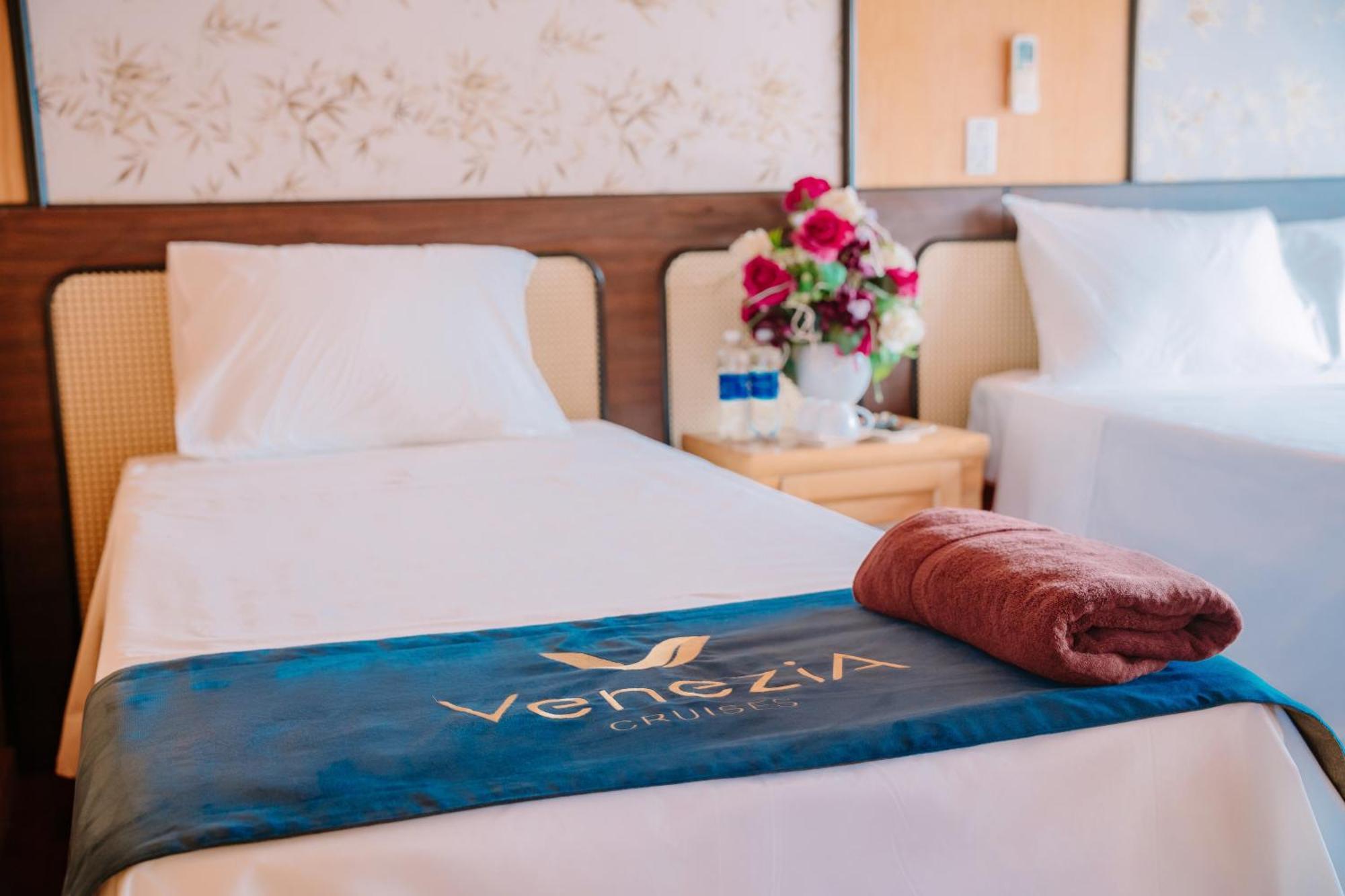 Venezia Cruises Hotel ฮาลอง ภายนอก รูปภาพ